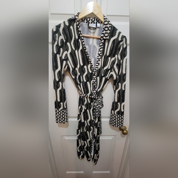 Patterned Dress - Picture 3 of 3